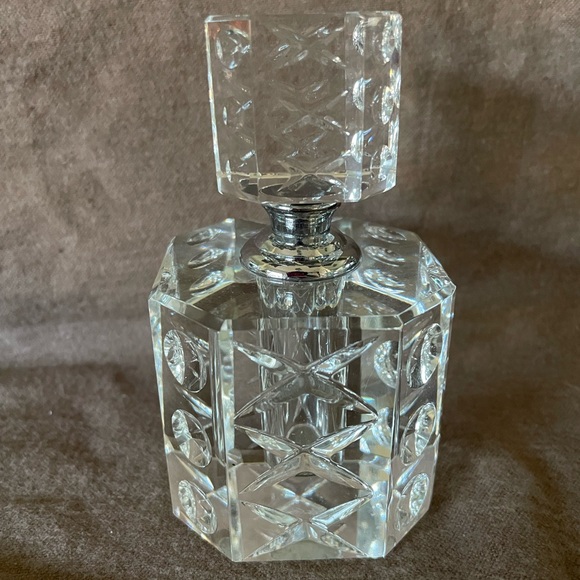 Oleg Cassini cut crystal perfume bottle - Picture 3 of 5